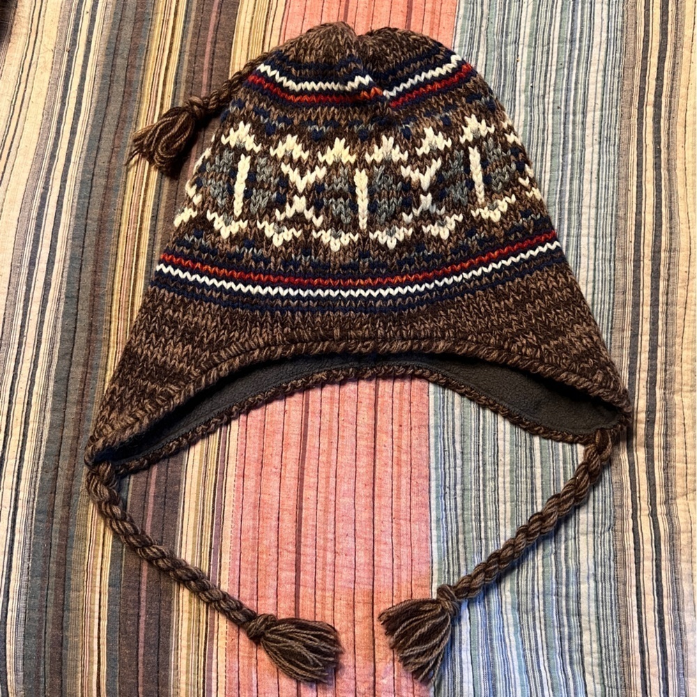 LAND’S END Wool Blend Winter Hat. Unisex. Geometric design. Covers Ears. OS